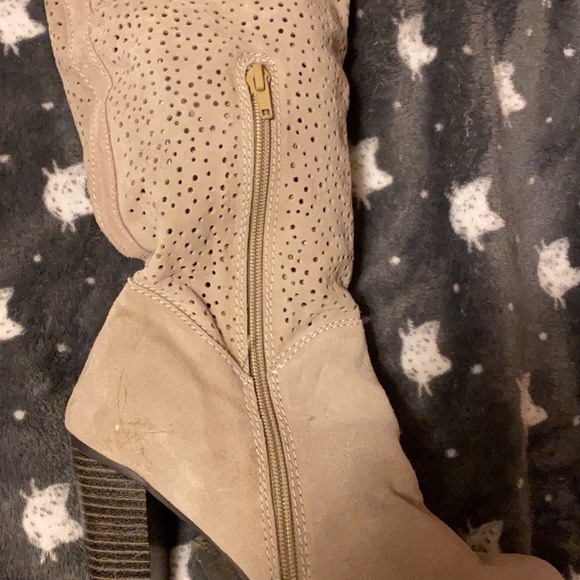 Tan knee high boots - Picture 2 of 5